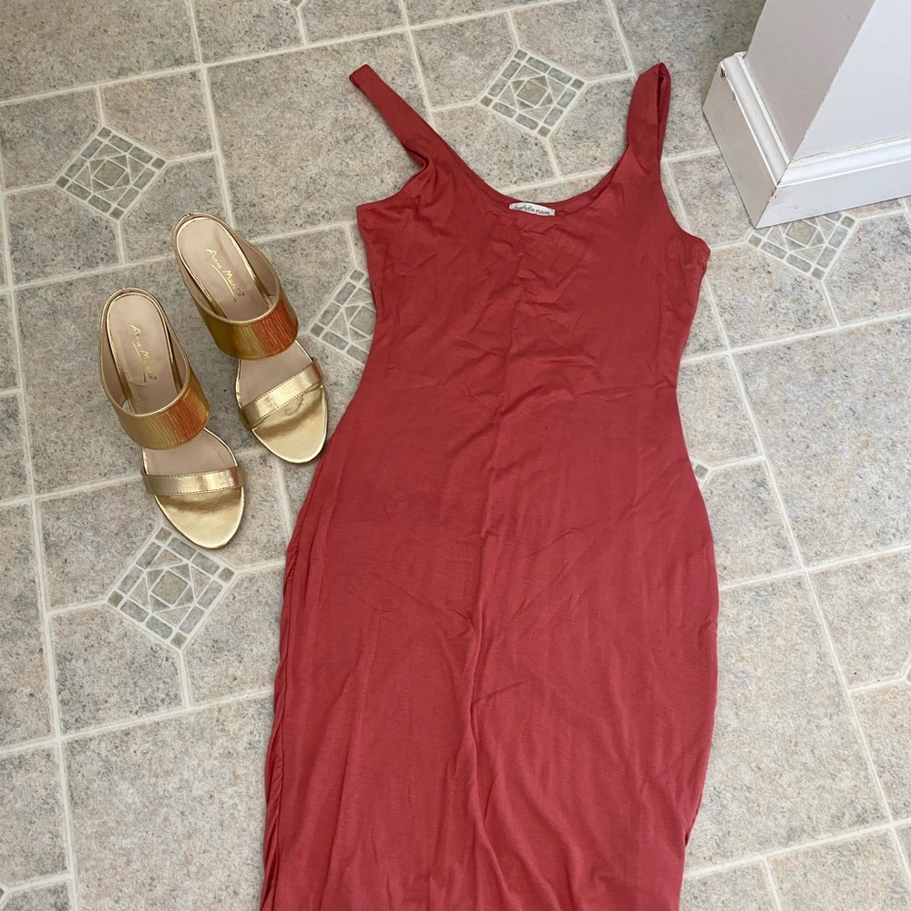 Rust MIDI BodyCon Dress!🍑🍑